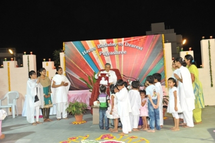 Kids Wishing Pujyashree