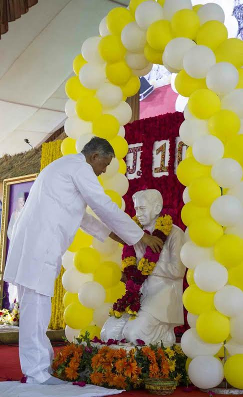 Pujya Deepakbhai Doing Darshan On Janma Jayanti Day