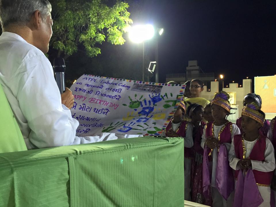 Children Giving Birthday Card (1)