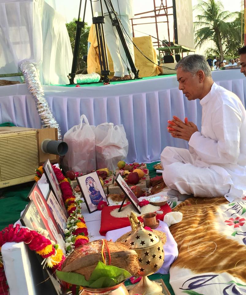 Pujyashree Praying At Anjar Khatmuhurat