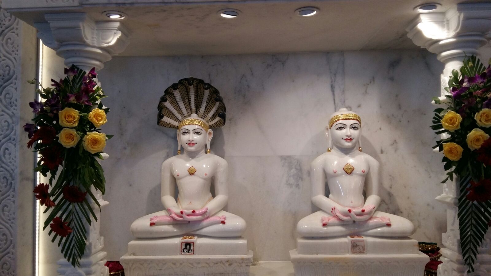 Anjar Parshwanath Bhagwan & Mahavir Bhagwan